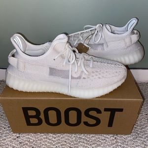 Yeezy Boost 350 V2 woman’s size 9!